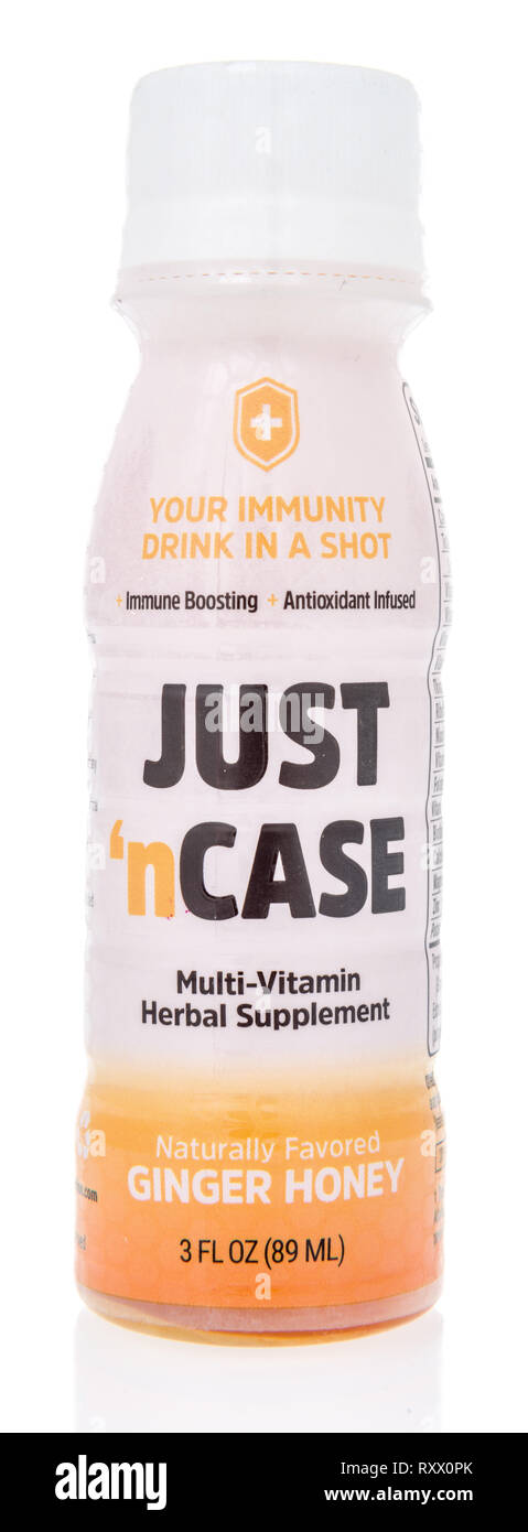 Winneconne, WI - 5. März 2019: eine Flasche nur ncase multi - Vitamin Herbal Supplement Drink auf einer isolierten Hintergrund Stockfoto