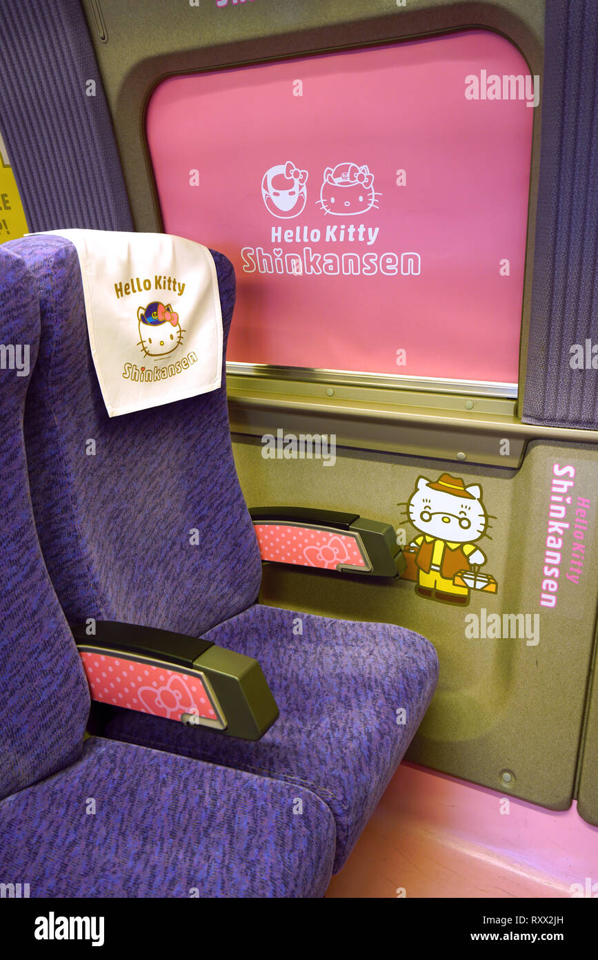 OSAKA, Japan-28 FEB 2019 - Ansicht der Sonderlackierung Hello Kitty Shinkansen, high-speed Bullet Train auf der Sanyo Linie zwischen Osaka und Stockfoto