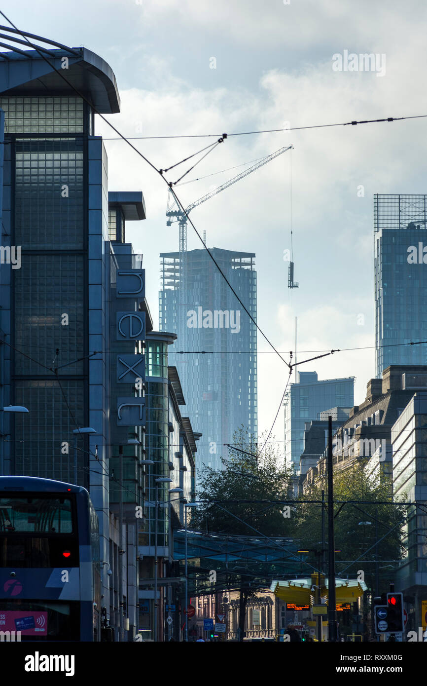 Eine der Deansgate Square Tower Blocks (im Bau) von Corporation Street, Manchester, England, Großbritannien Stockfoto