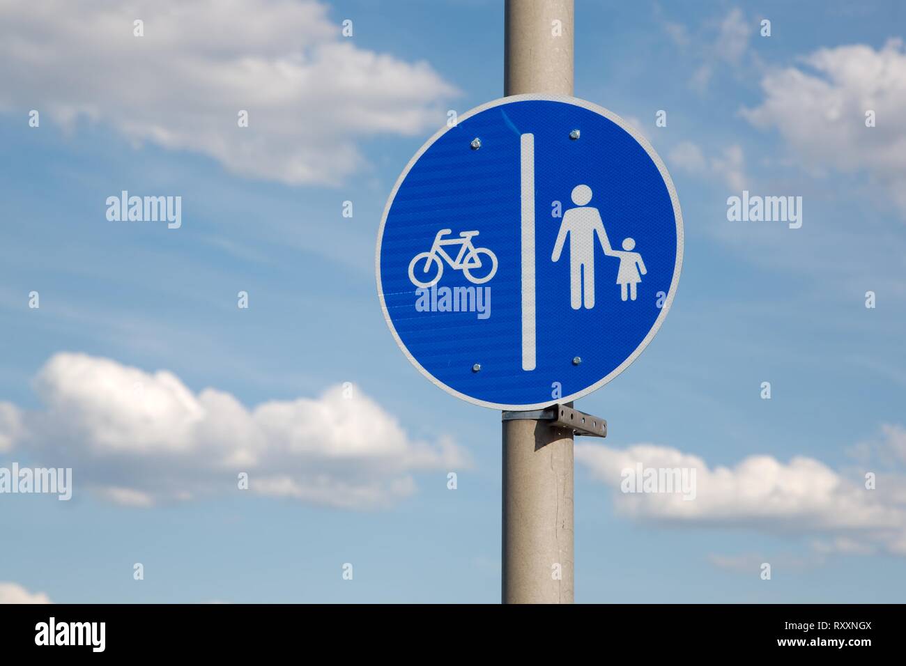 Rad weg auf dem Bürgersteig Stockfoto