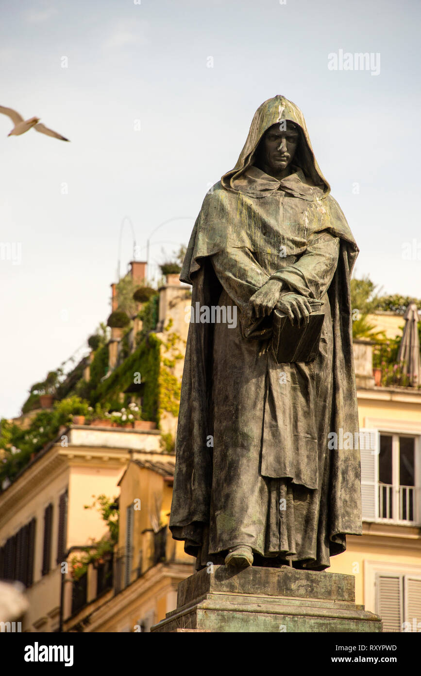Denkmal des Philosophen Giordano Bruno am Campo de' Fiori in Rom, Italien. Stockfoto