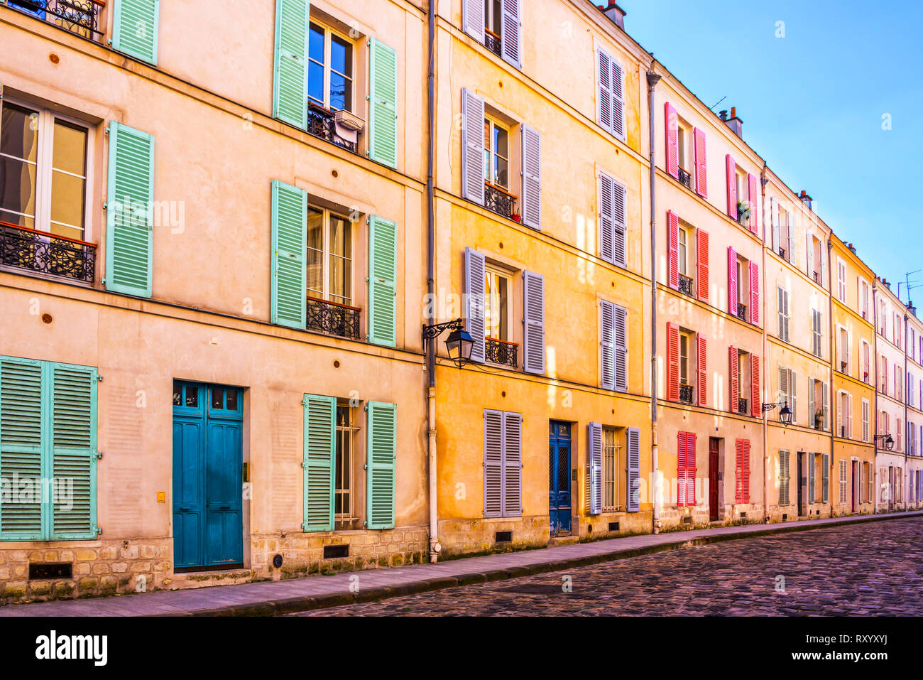 Bunte alte Gebäude in Paris, Frankreich Stockfoto