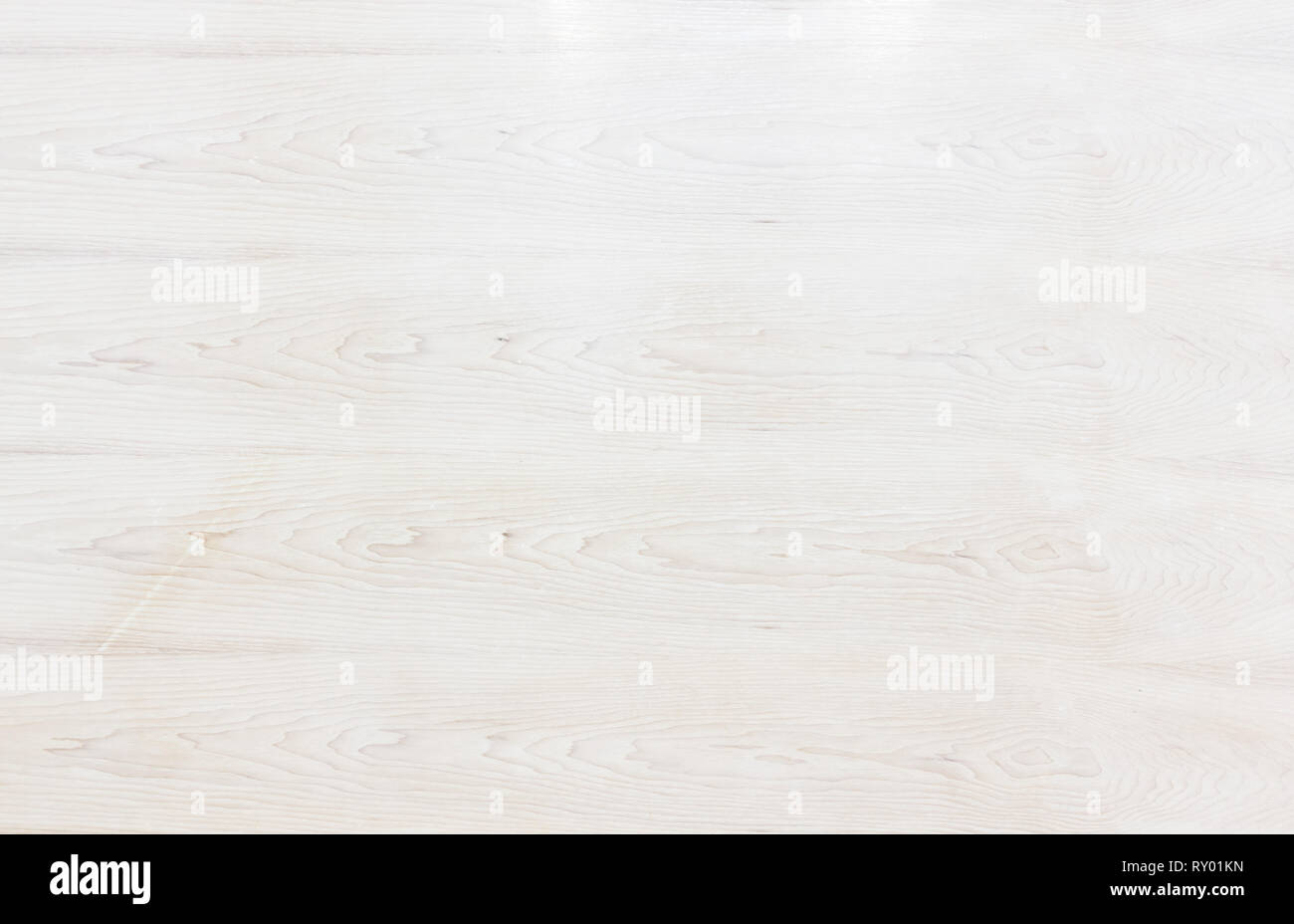 Tabelle Blick von oben auf die Holzstruktur in weißes Licht natürliche Farbe Hintergrund. Grau sauberes Korn Holzboden Birke-Kulisse, die mit normalem Board blass einze Stockfoto