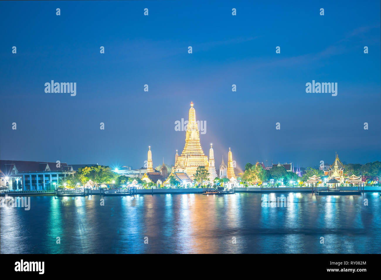 Wat Phra Kaew Tempel bei Nacht Sehenswürdigkeiten in Bangkok, Thailand. Stockfoto