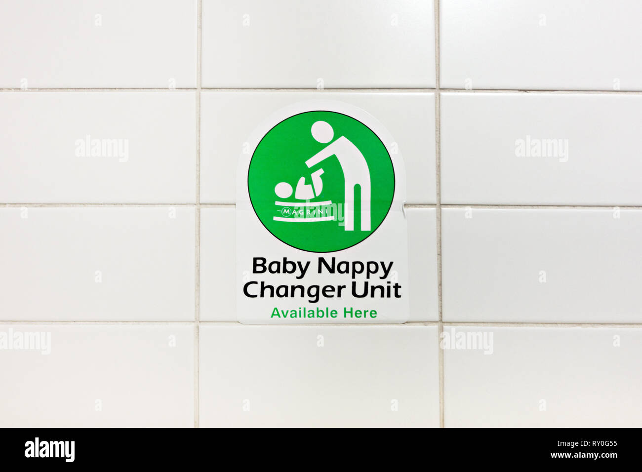 Baby Windel Wechsler Einheit in einem modernen kommerziellen wc Komfort Stockfoto