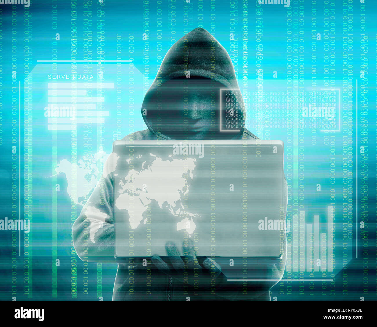 Hacker in Schwarz hoodie Holding Laptop mit seiner Hand und virtuellen Bildschirm der Server Daten, Weltkarten, Chart Bar, binären Code über grüne Hinterg Stockfoto