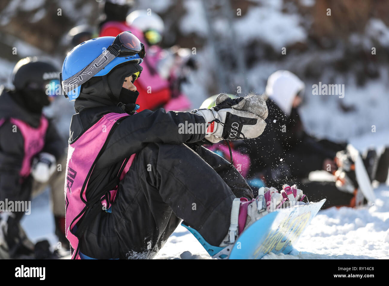 (190311) - SHENYANG, März 11, 2019 (Xinhua) - Zhou Xiaoyu bereitet sich auf sein Training im Ausgangspunkt einer Halfpipe in Shenyang Sport Universität, in Shenyang im Nordosten der chinesischen Provinz Liaoning, am 23.01.2019. Es gibt rund 30 Kinder von 8 bis 16 Jahren studieren snowboard Halfpipe in Shenyang Sport Universität. Einige von ihnen wollen, professionelle Athleten zu werden, und einige von ihnen einfach nur einen Eindruck von diesem Sport zu haben. In Peking 2022 winter spiele in der Nähe von Drew, mehr und mehr Menschen in China, darunter junge Studenten, begann zu lernen und in Eis und Schnee teilnehmen Stockfoto