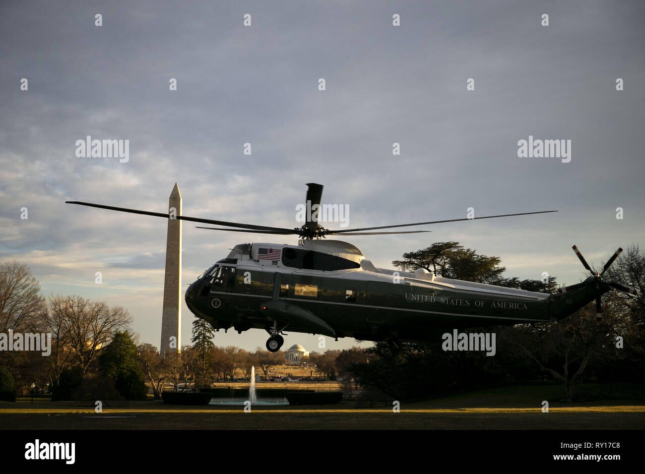 Washington, District of Columbia, USA. 10 Mär, 2019. Marine One, die Vereinigten Staaten von Amerika Präsident Donald J. Trumpf, kommt auf der South Lawn des Weißen Hauses, am 10. März 2019 in Washington, DC. Trump verbrachte das Wochenende in seinem Mar-a-Lago Club in Palm Bech, Florida Credit: Al Drago/CNP/ZUMA Draht/Alamy leben Nachrichten Stockfoto