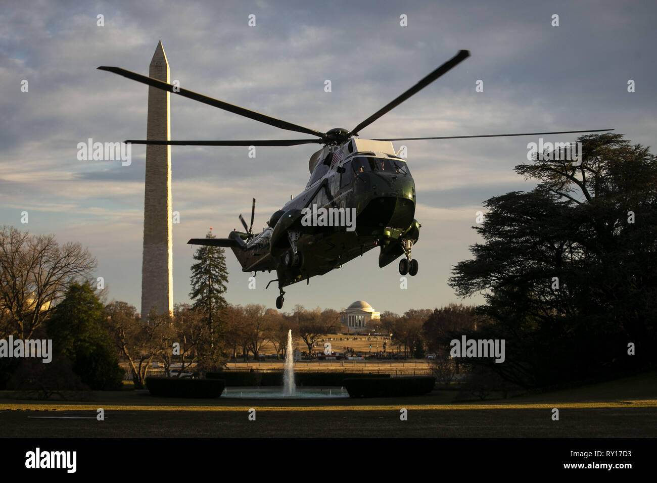 Washington, District of Columbia, USA. 10 Mär, 2019. Marine One, die Vereinigten Staaten von Amerika Präsident Donald J. Trumpf, kommt auf der South Lawn des Weißen Hauses, am 10. März 2019 in Washington, DC. Trump verbrachte das Wochenende in seinem Mar-a-Lago Club in Palm Bech, Florida Credit: Al Drago/CNP/ZUMA Draht/Alamy leben Nachrichten Stockfoto