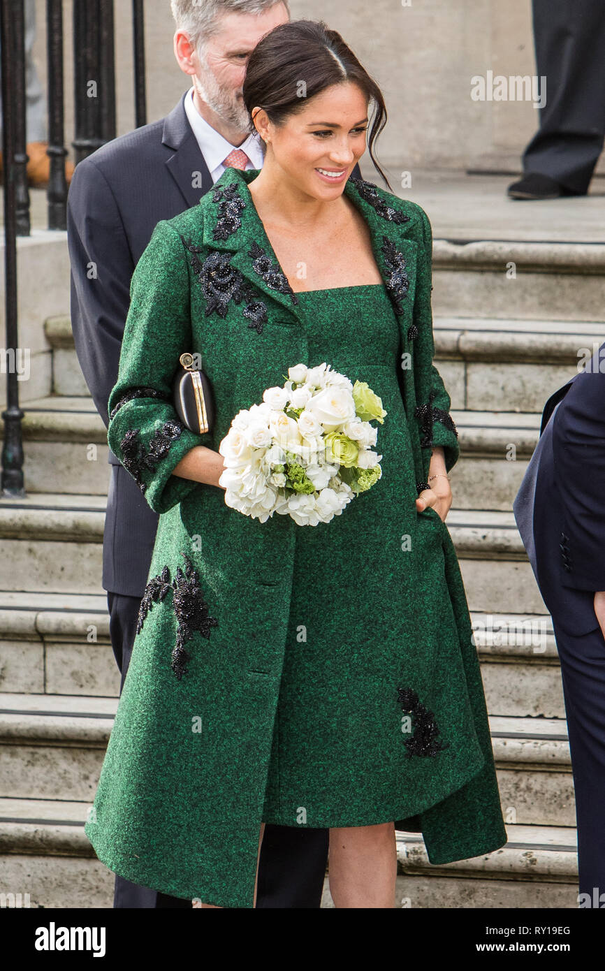 LONDON, Großbritannien - 11. März: Meghan Markle und Prinz Harry Blumen erhalten nach Kanada Haus in London, UK Credit: Herr Pics/Alamy leben Nachrichten Stockfoto