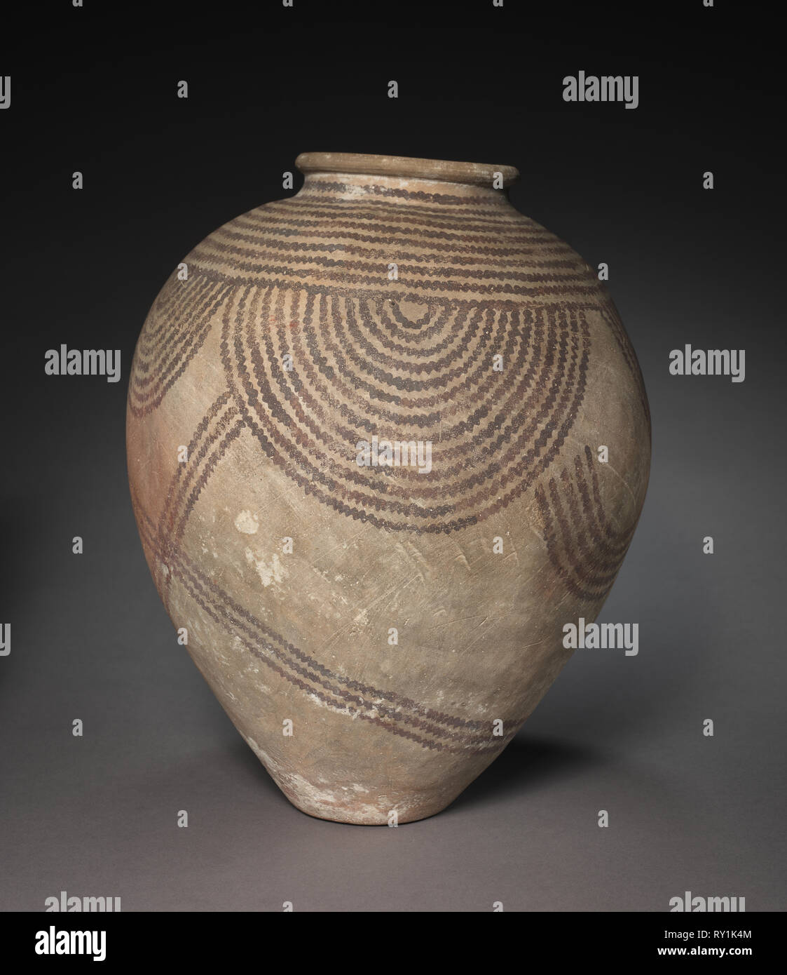 Dekoriert Jar mit Seil Muster, 4000-3000 BC. Ägypten, Prädynastischen Periode, naqada IId-Periode. Mergel Ton; Durchmesser: 29,4 cm (11 9/16 in.) Durchmesser der Öffnung: 9,5 cm (3 3/4 in.); Insgesamt: 36,8 cm (14 1/2 in. Stockfoto