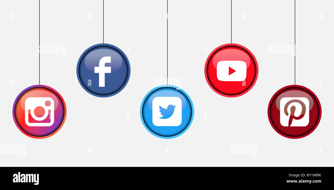 Sammlung von beliebten Social Media Logos auf weißem Papier gedruckt: Facebook, Twitter, Instagram, Pinterest, Youtube. Stockfoto