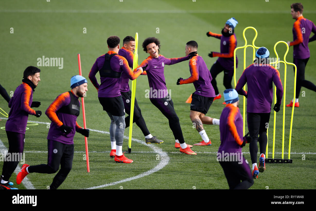 Von Manchester City Leroy Sane (Mitte) während des Trainings im City Football Academy, Manchester. Stockfoto