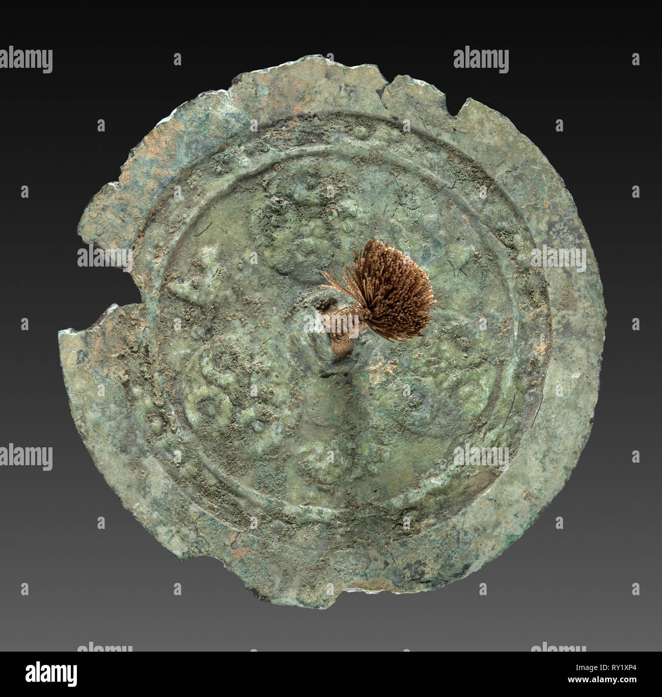 Spiegel, 794-1185. Japan, Heian-zeit (794-1185). Bronze; Durchmesser: 10.2 cm (4 Stockfoto