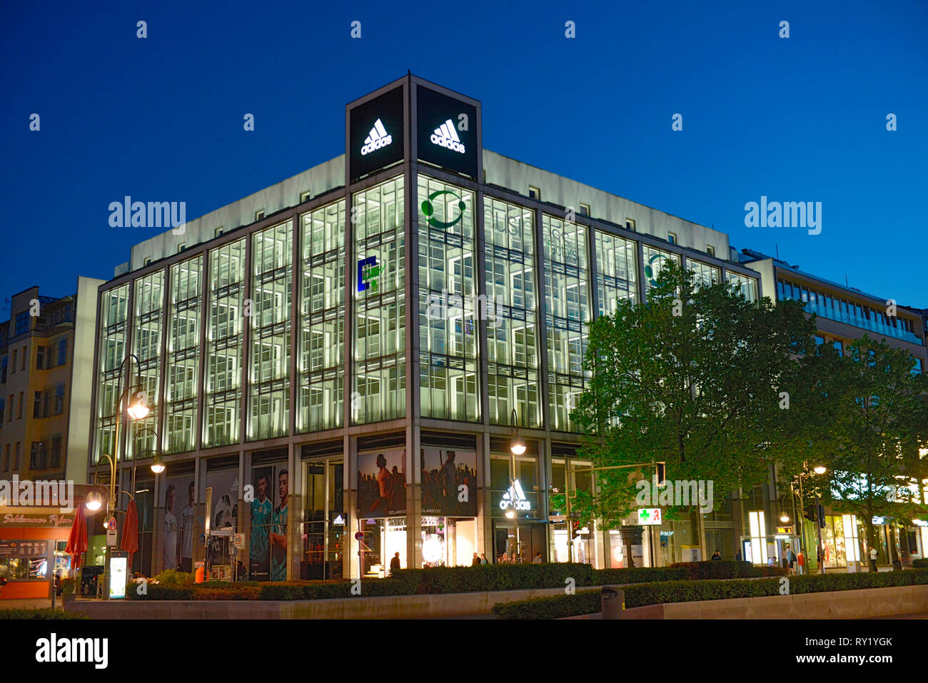 kompromis sommer lejlighed Adidas Store Berlin Stockfotos und -bilder Kaufen - Alamy