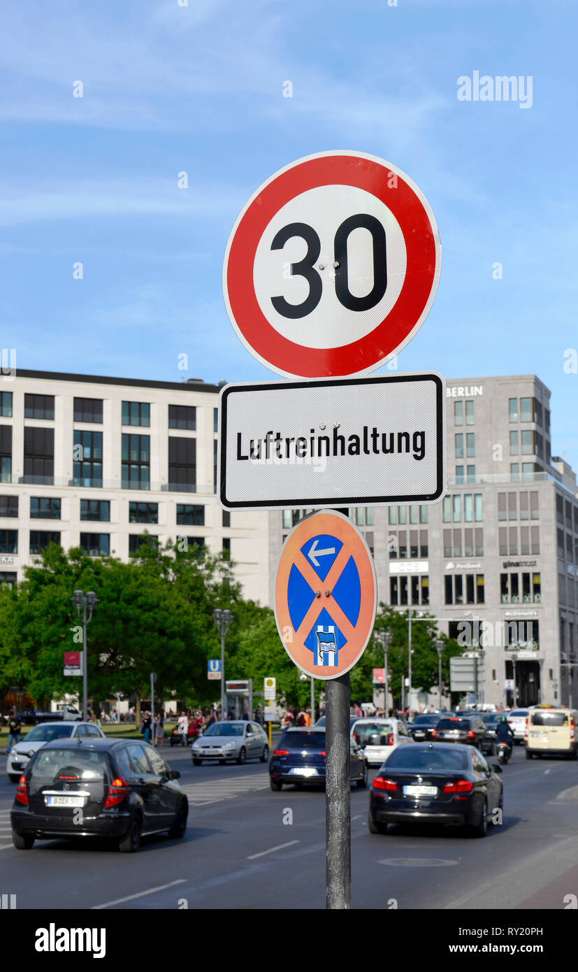 Tempolimit, Luftreinhaltung, Leipziger Straße, Mitte, Berlin, Deutschland Stockfoto