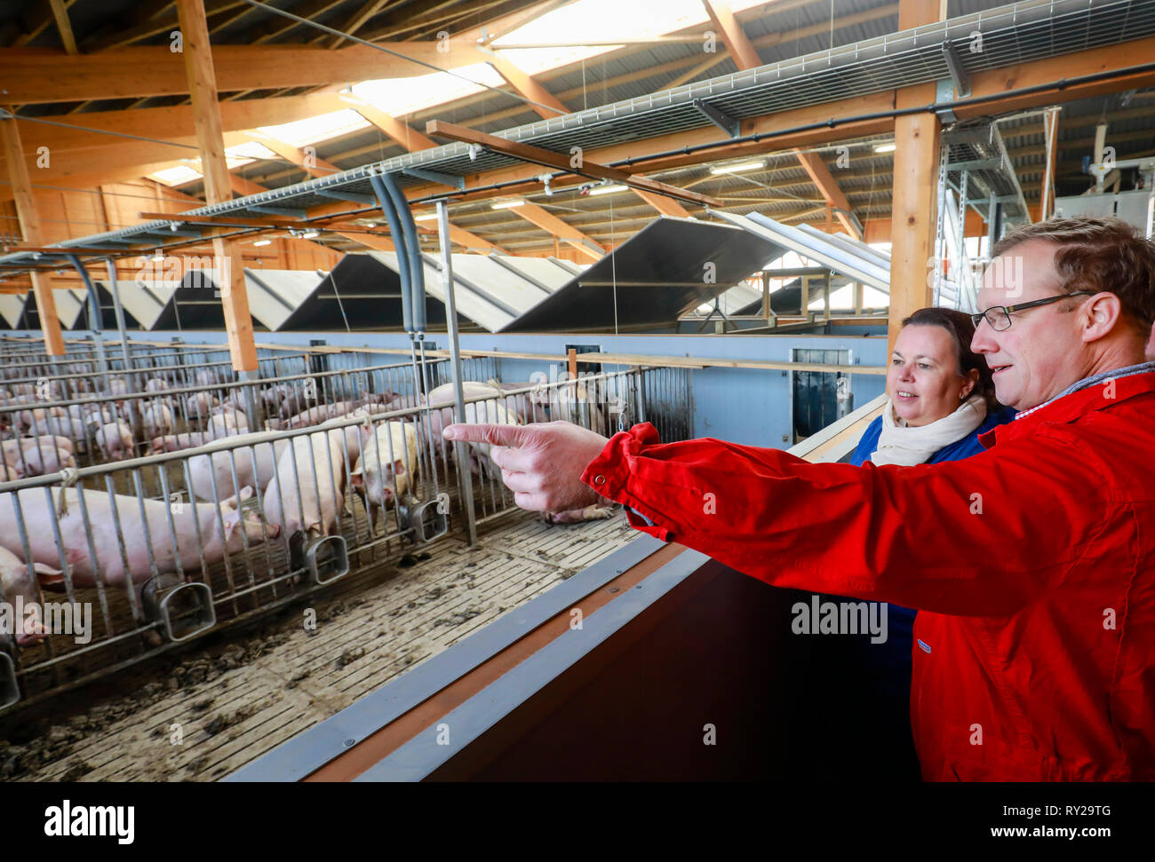 Ense, Nordrhein-Westfalen, Deutschland - Ursula Heinen-Esser, Minister für Umwelt, Landwirtschaft, Natur- und Verbraucherschutz des Landes Stockfoto