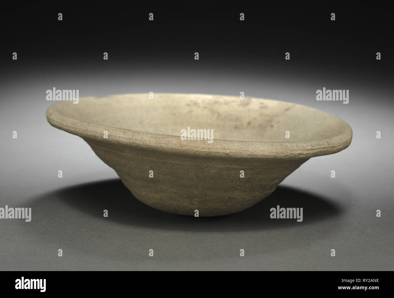 Schüssel, 222-650. Iran, Sassanidischen Periode, 3. bis 7. Jahrhundert. Steingut Stockfoto