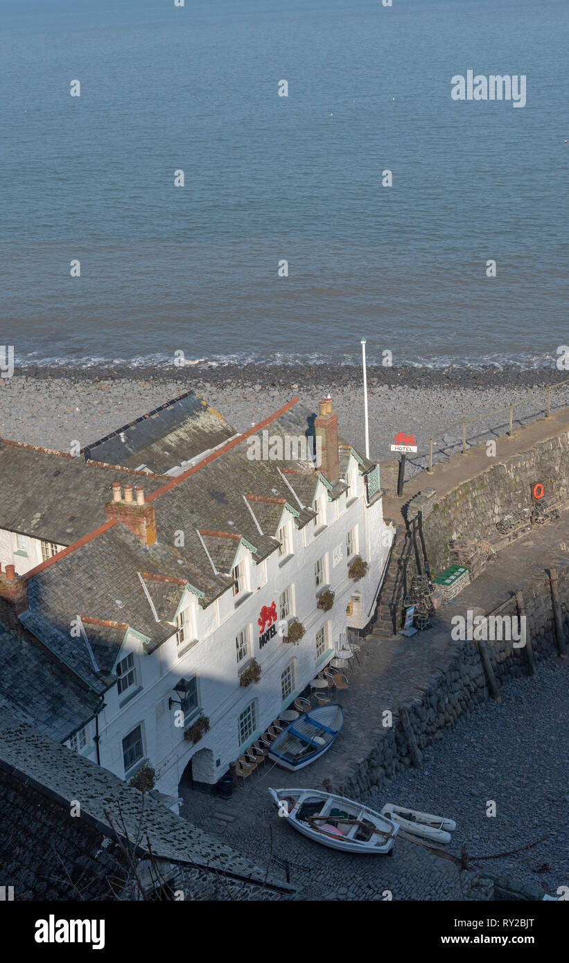 Clovelly, North Devon, England, UK. März 2019, Red Lion Hotel direkt am Meer in der dorfgemeinschaft an der Küste von Devonshire. Stockfoto