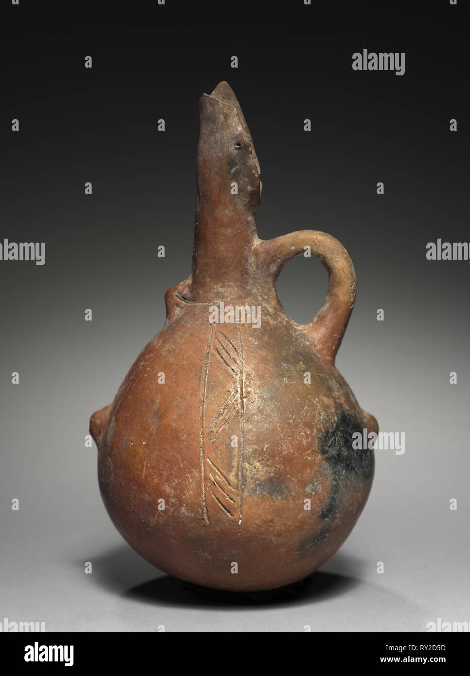 Krug, C. 2000-1800 v. Chr.. Zypern, frühen Zyprischen III - Mitte zyprischen I. Rote Ware; Durchmesser: 12,5 cm (4 15/16 in.); Insgesamt: 22,8 cm (9 in Stockfoto