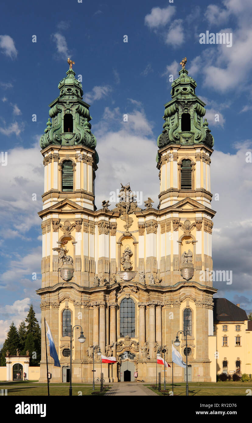 Basilika der Himmelfahrt der Jungfrau Maria in Krzeszów ist eine römisch-katholische Kirche und Kloster des Ordens des heiligen Benedikt in Krzeszów Stockfoto