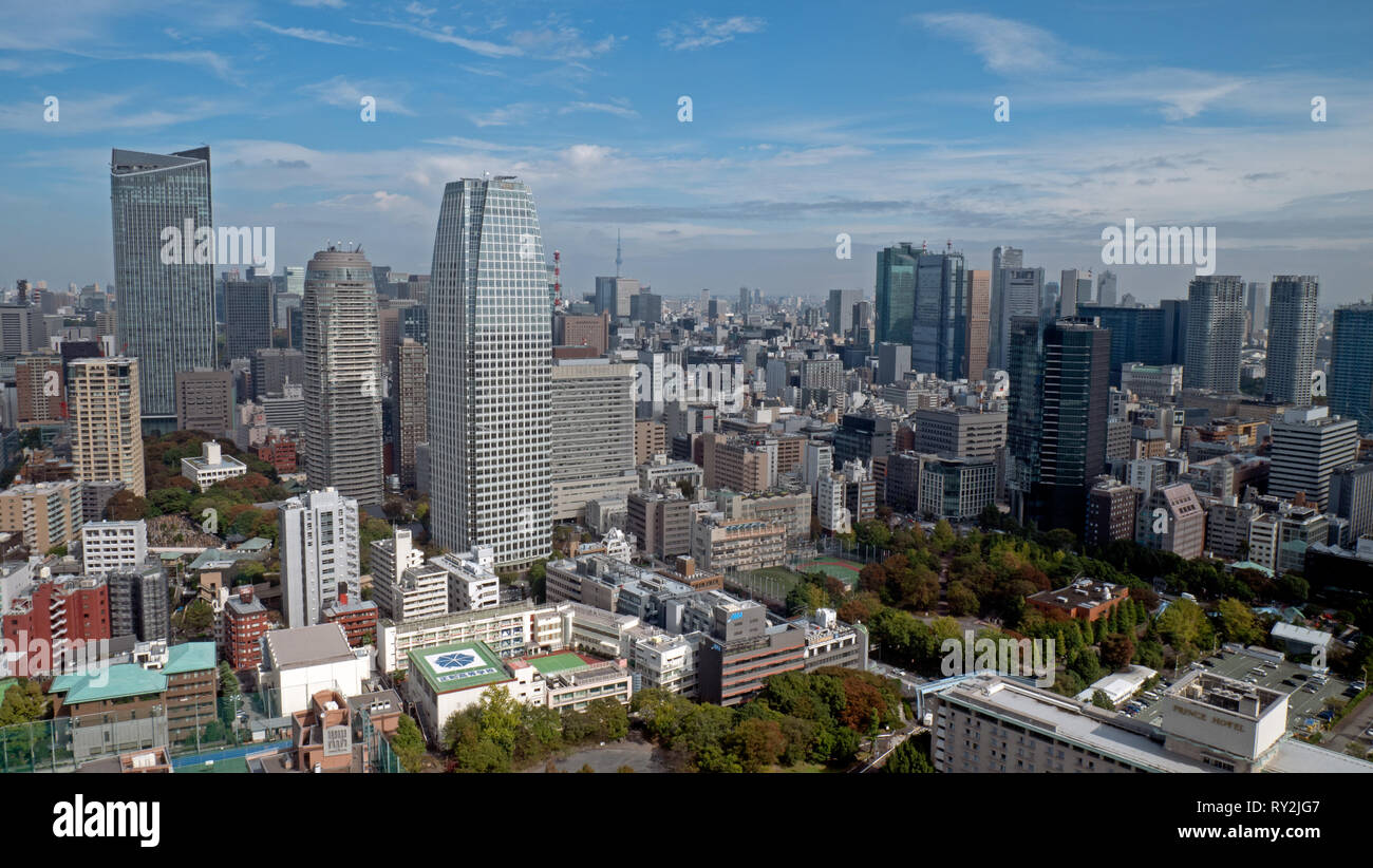 Tokyo, Japan - 15. Oktober 2018: Himmel Blick auf die Innenstadt von Tokio von der Sky View Tower getroffen. Die Metropole Tokyo erweitert den Horizont. Stockfoto