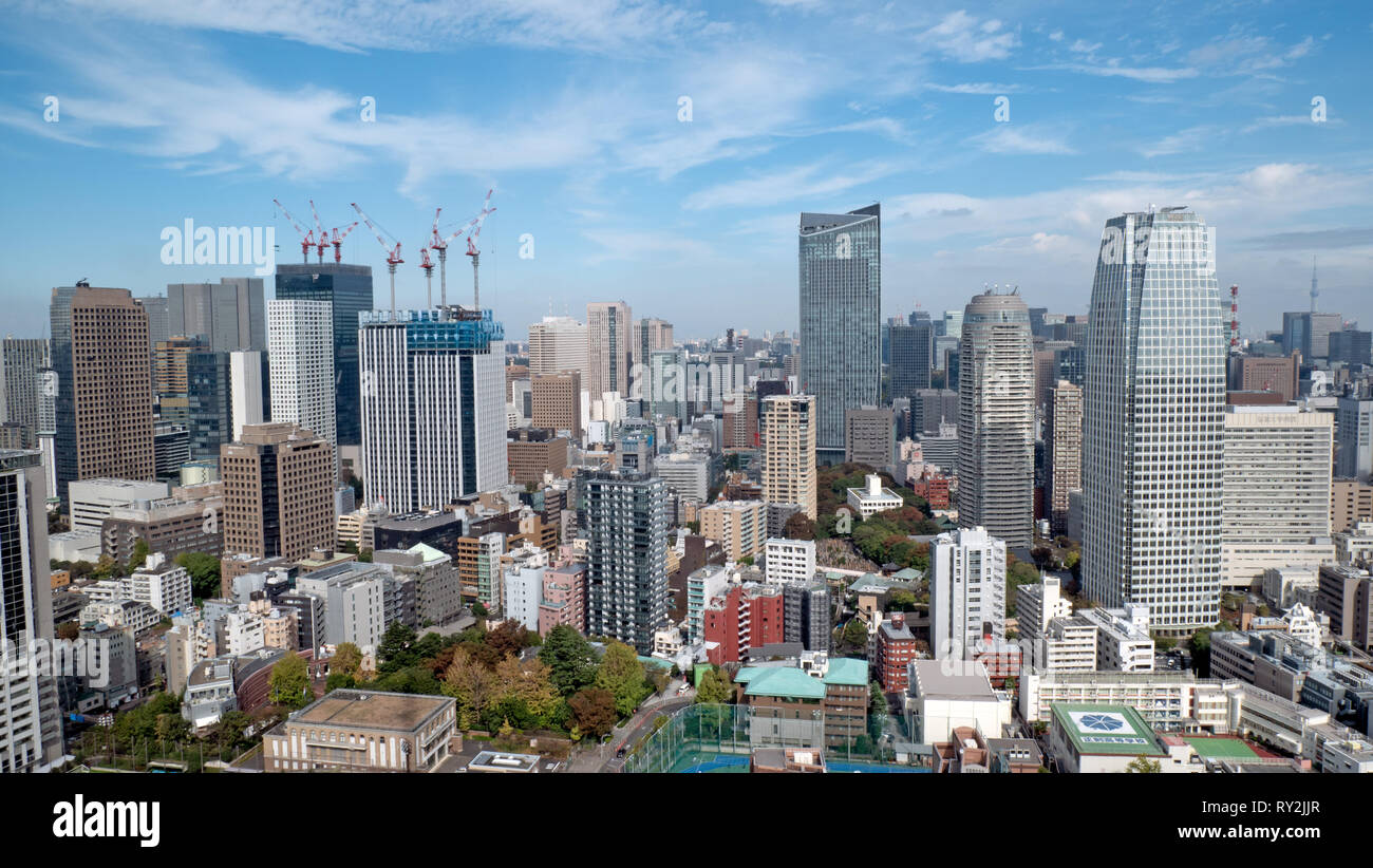 Tokyo, Japan - 15. Oktober 2018: Himmel Blick auf die Innenstadt von Tokio von der Sky View Tower getroffen. Die Metropole Tokyo erweitert den Horizont. Stockfoto
