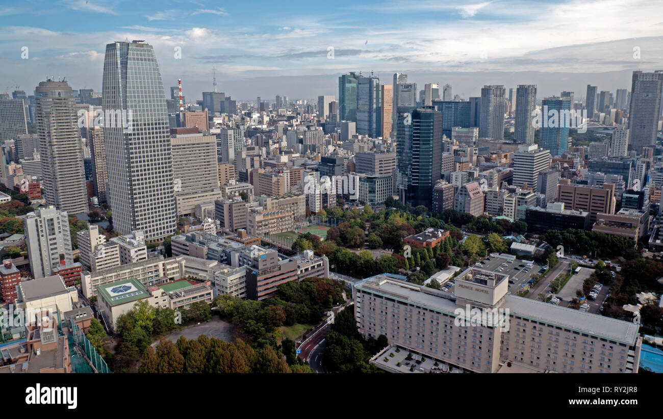 Tokyo, Japan - 15. Oktober 2018: Himmel Blick auf die Innenstadt von Tokio von der Sky View Tower getroffen. Die Metropole Tokyo erweitert den Horizont. Stockfoto