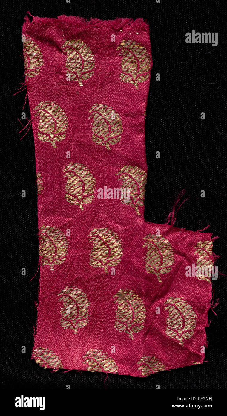 Fragment, 1800. Indien, 19. Brokat, Seide und Metall; Insgesamt: 12,7 x 6,4 cm (5 x 2 1/2 in. Stockfoto
