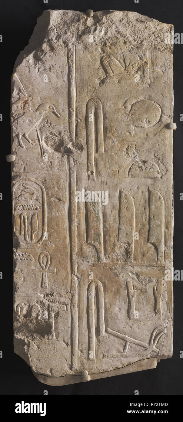 Eingeschrieben Relief, C. 2311-2281 v. Chr.. Ägypten, Saqqara, Alte Königreich, frühen Dynastie 6, 2311-2140 BC. Malte Kalkstein; gesamt: 44,8 x 21,9 cm (17 5/8 x 8 5/8 Zoll Stockfoto