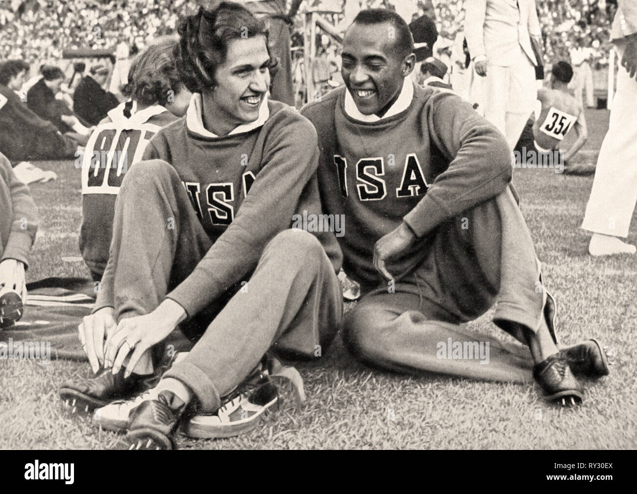 Olympischen Spielen 1936 Berlin - Gold Medaillengewinner Helen Stephens und Jesse Owens bei den Olympischen Spielen 1936 in Berlin Stockfoto