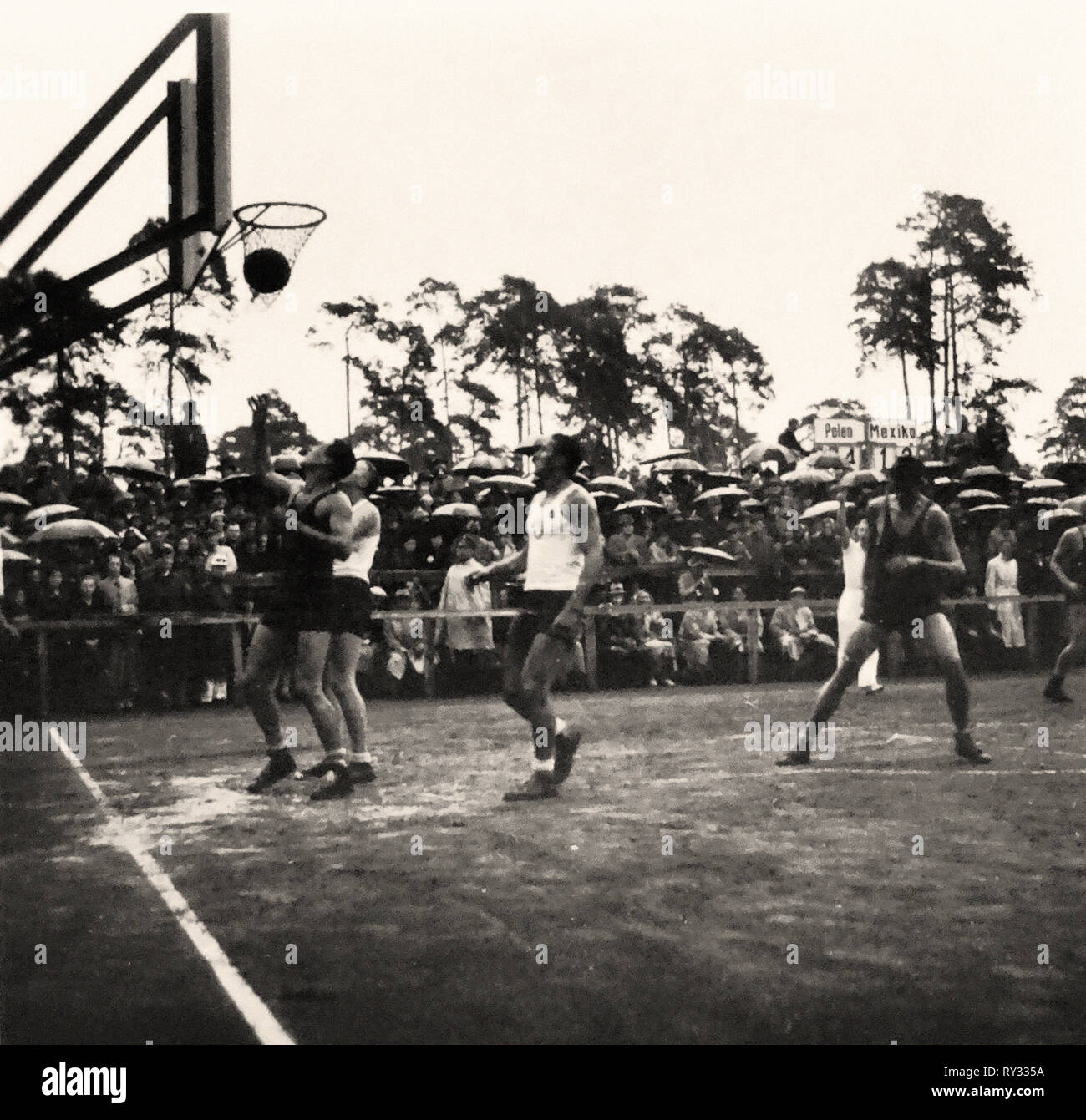 Olympischen Spielen 1936 in Berlin - Basketball bei den Olympischen Sommerspielen 1936 in Berlin. Stockfoto