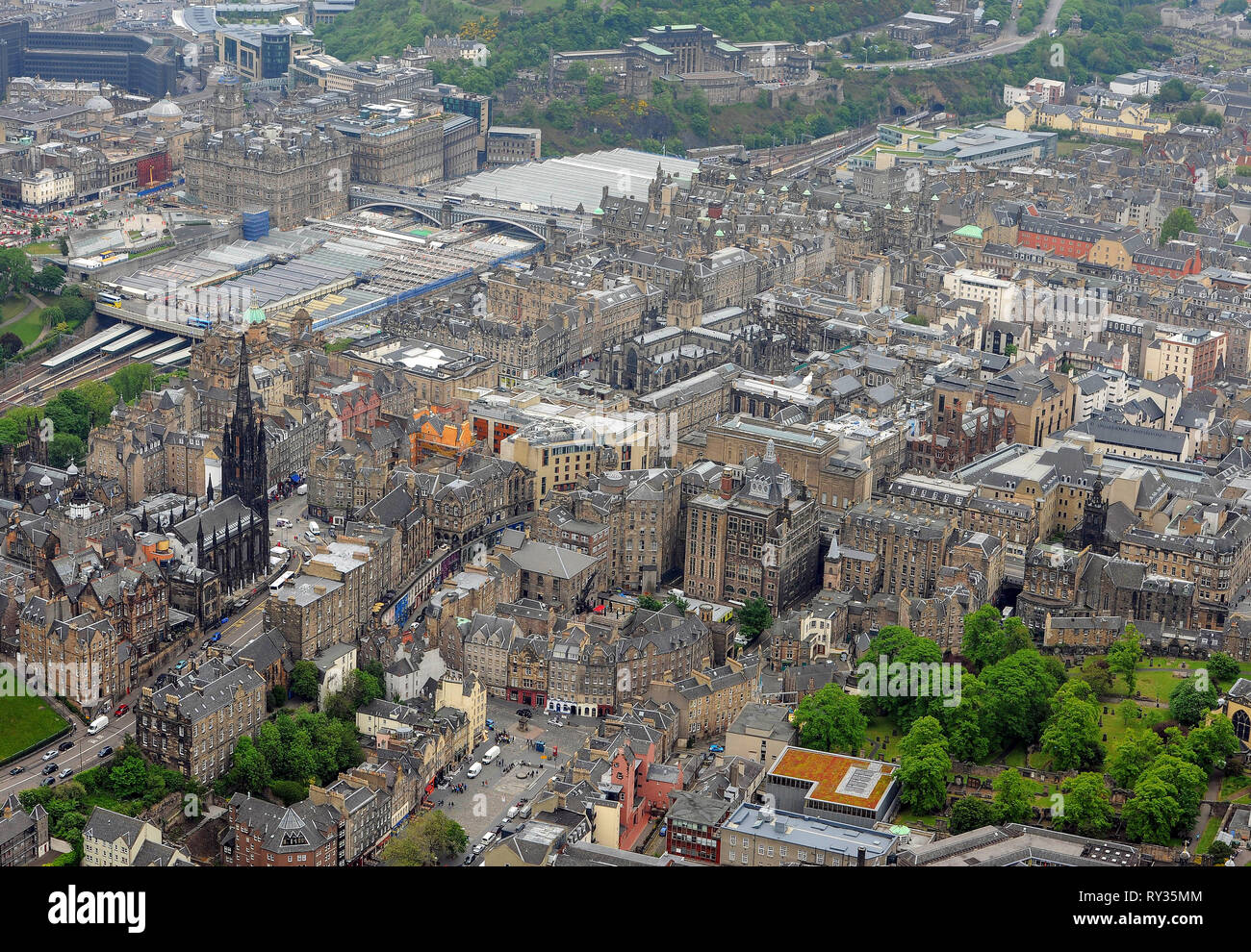 Luftbild der Altstadt von Edinburgh entfernt. Stockfoto