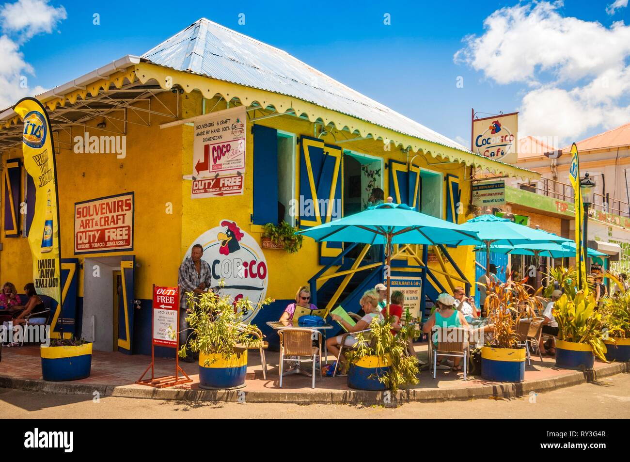 Mittelamerika, Karibik, Kleine Antillen, Dominica, Hauptstadt Roseau, Szenen des täglichen Lebens in Cocorico Caf? Stockfoto