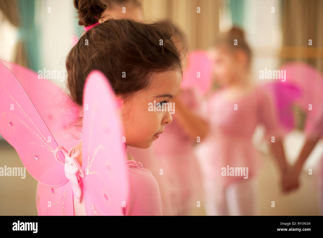 Baby Ballerinas im Ballett studio Stockfoto
