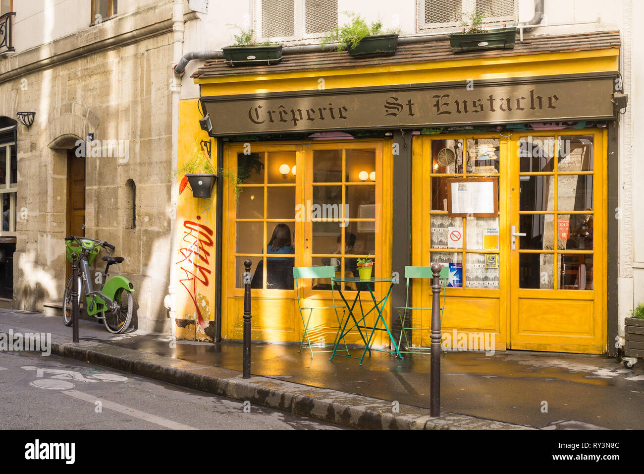 Creperie Eustache - ein Pfannkuchen gemeinsame Außen im 1. arrondissement von Paris, Frankreich. Stockfoto