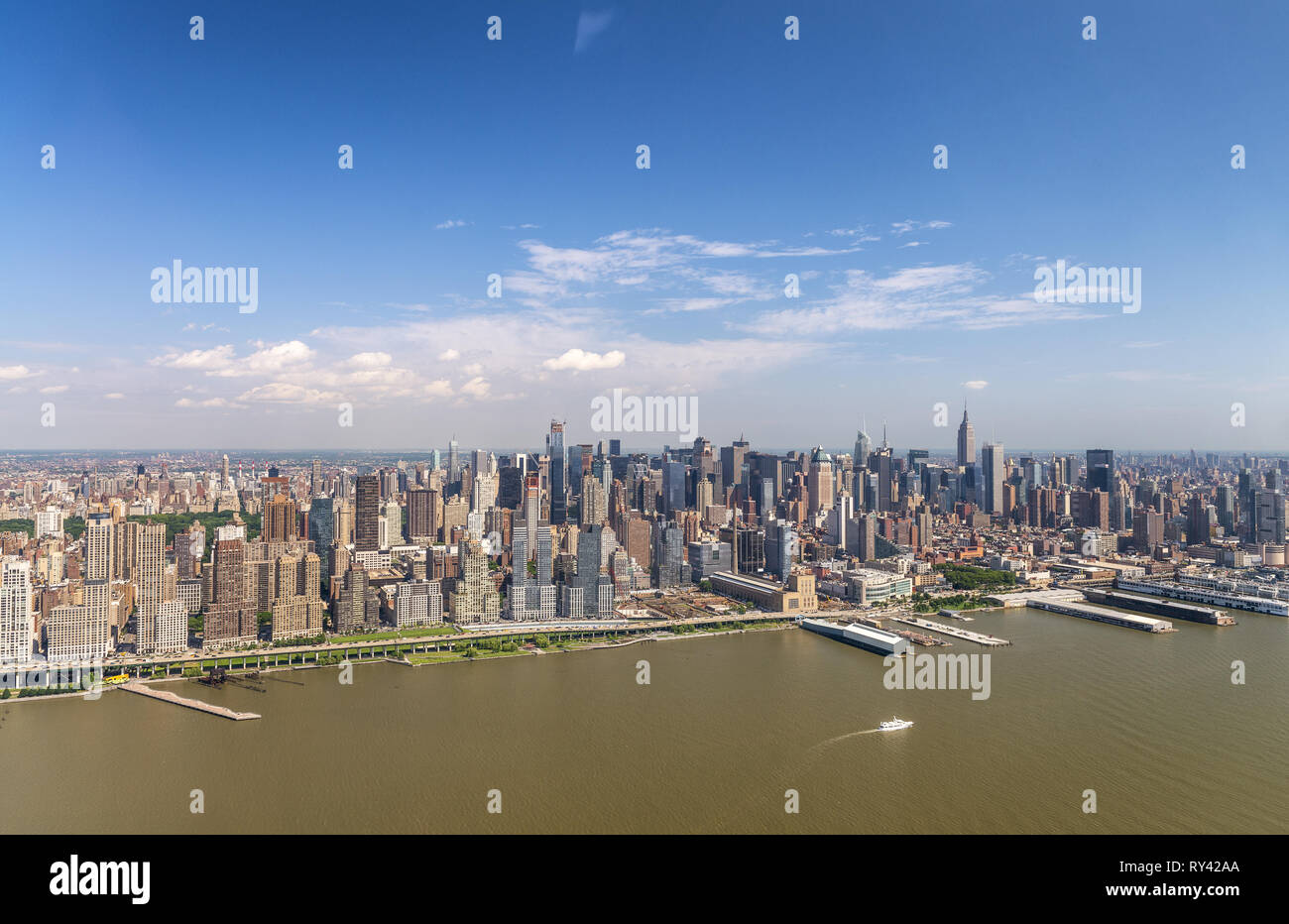 Central Park und Midtown Manhattan Luftbild an einem sonnigen Tag, New York City Stockfoto