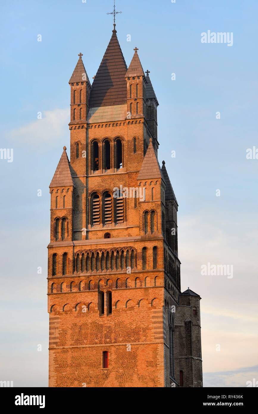 Belgien, Westflandern, Brügge, historischen Zentrum als Weltkulturerbe von der UNESCO, Saint-Salvator Kathedrale (12.-15. C) bei Sonnenuntergang Stockfoto