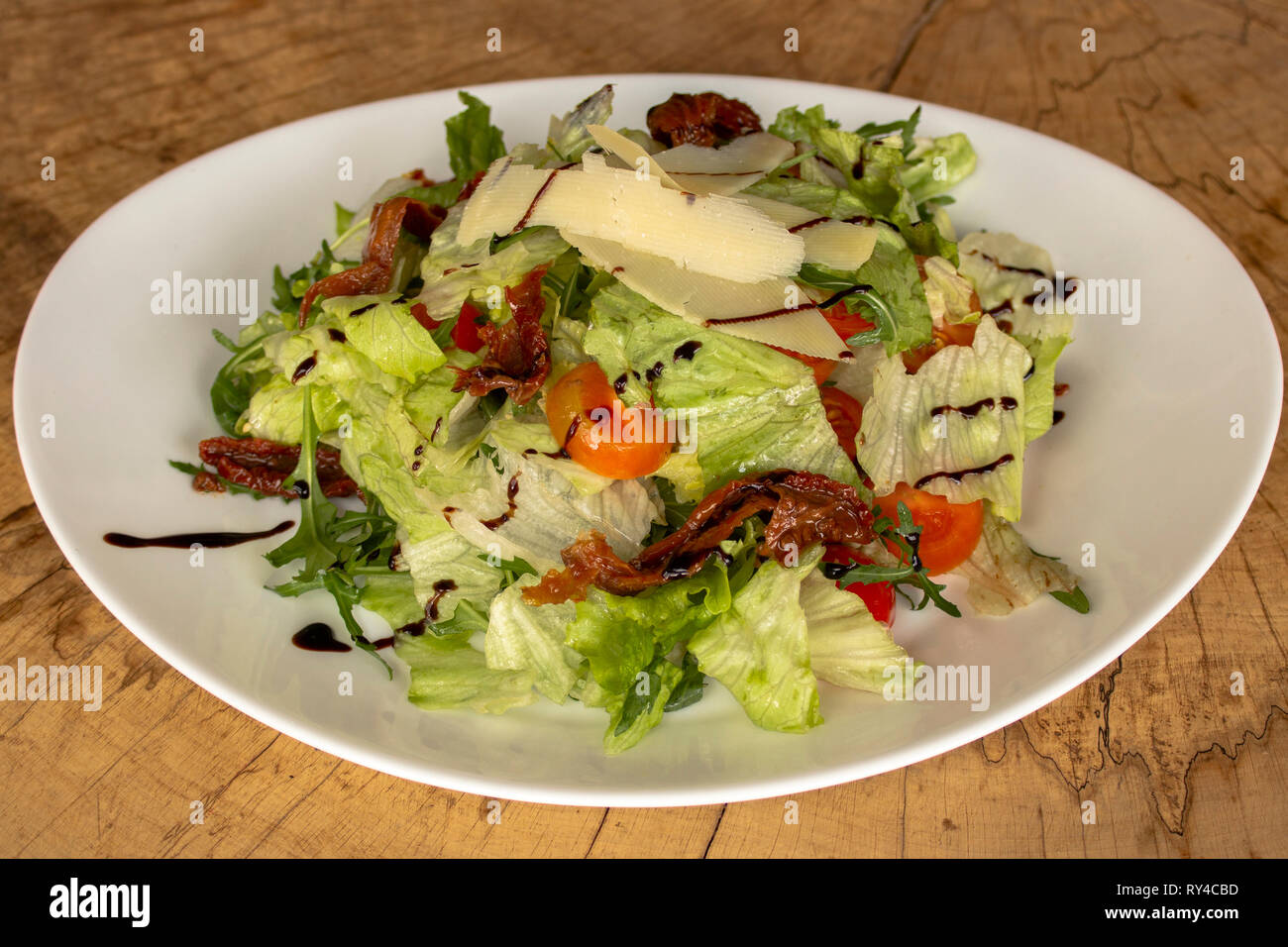 Rucola und Eisbergsalat Stockfotos und -bilder Kaufen - Alamy