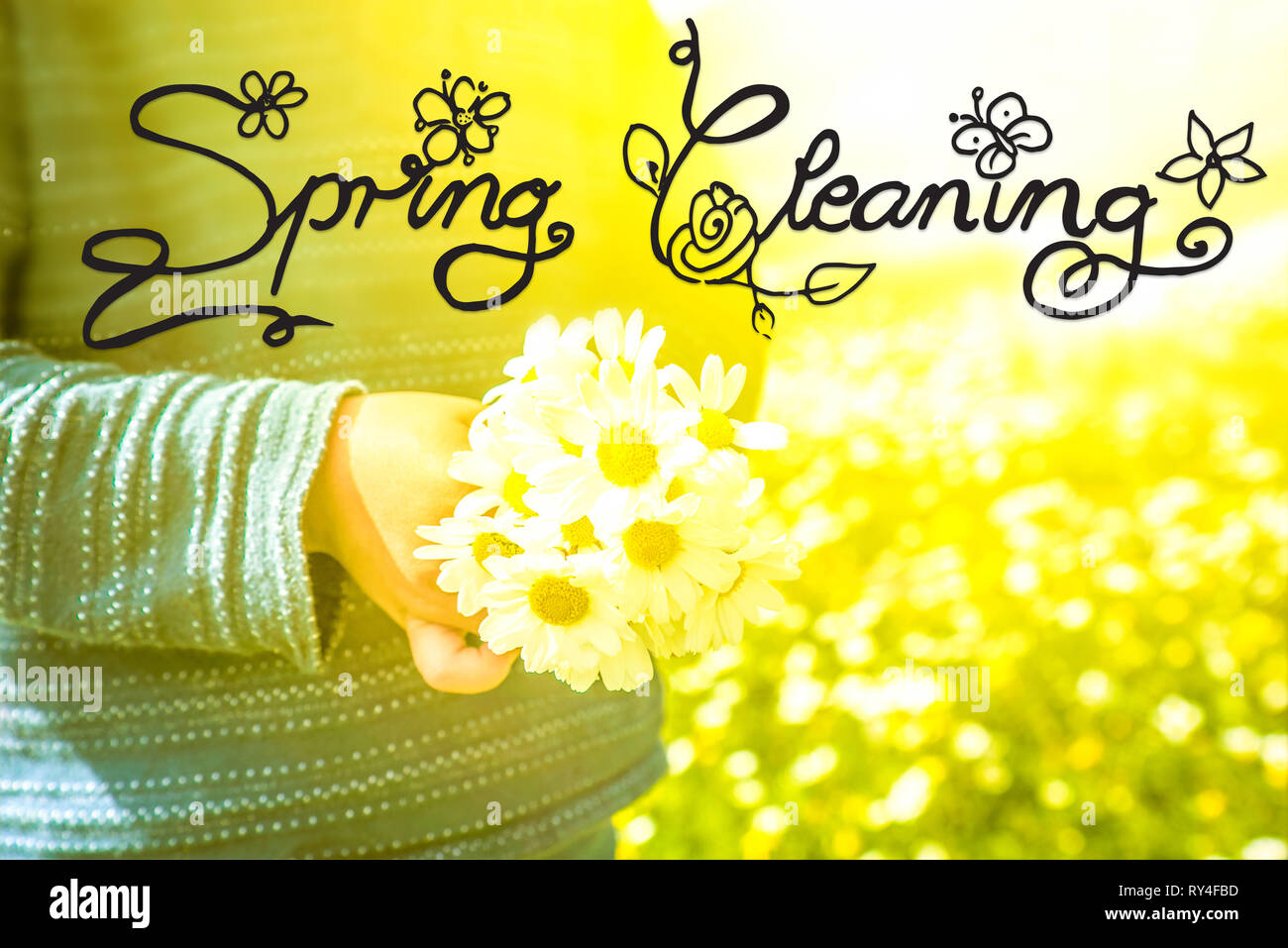 Kind, Blumenstrauß aus Daisy Flower, Kalligraphie Frühjahrsputz Stockfoto