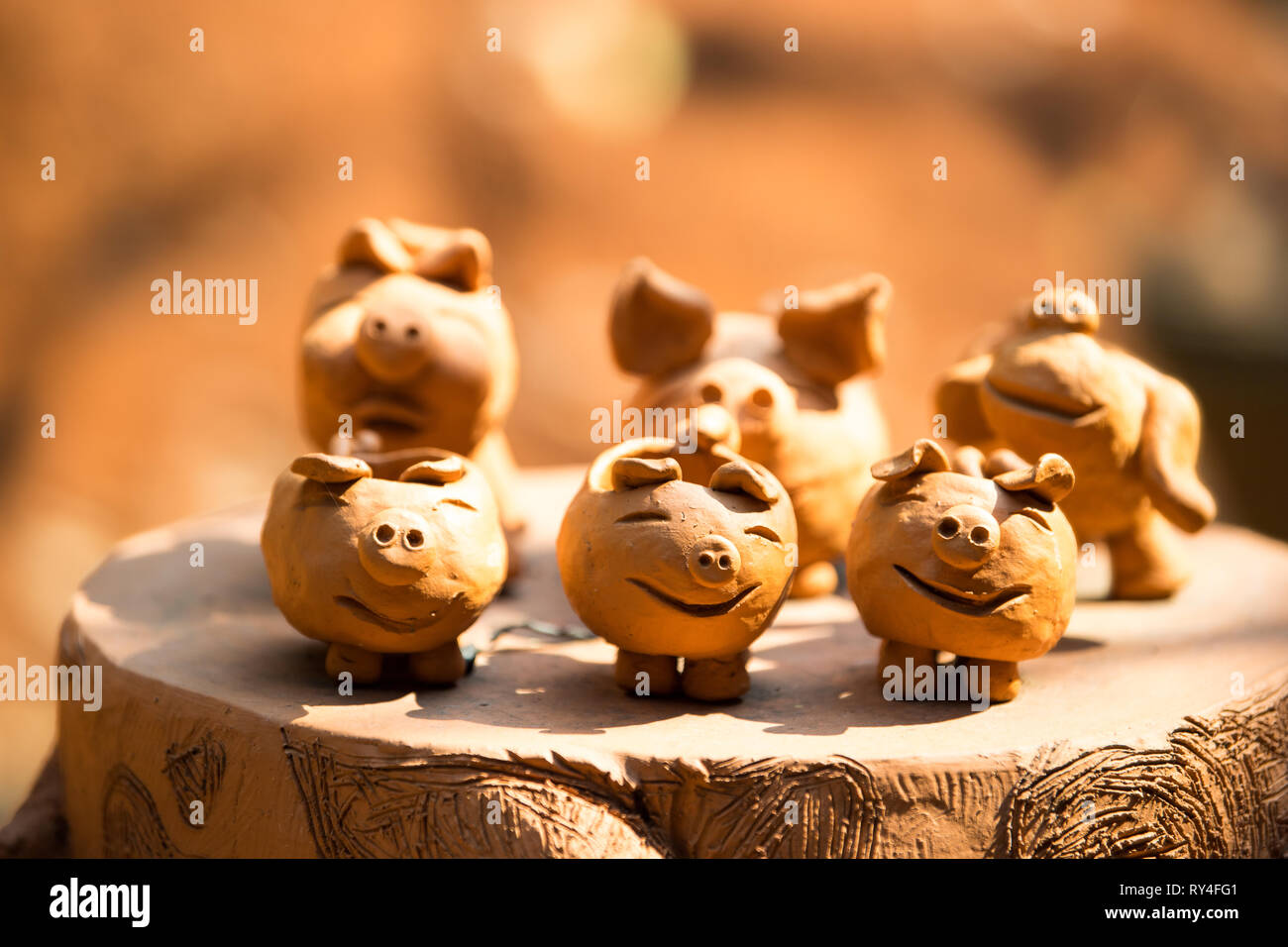 Puppe Schwein Familie Lehm. Stockfoto