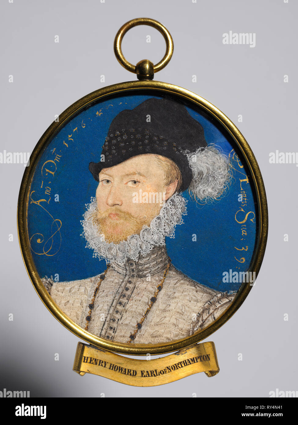 Porträt von Charles Howard, 2. Baron Howard von Effingham, später 1. Earl of Nottingham, 1576. Nicholas Hilliard (Briten, C. 1547-1619). Aquarell auf Pergament in einem vergoldeten Metallrahmen; gerahmt: 5,2 x 4,8 cm (2 1/16 x 1 7/8 in.); ohne Rahmen: 4,9 x 4,4 cm (1 15/16 x 1 3/4 Zoll Stockfoto