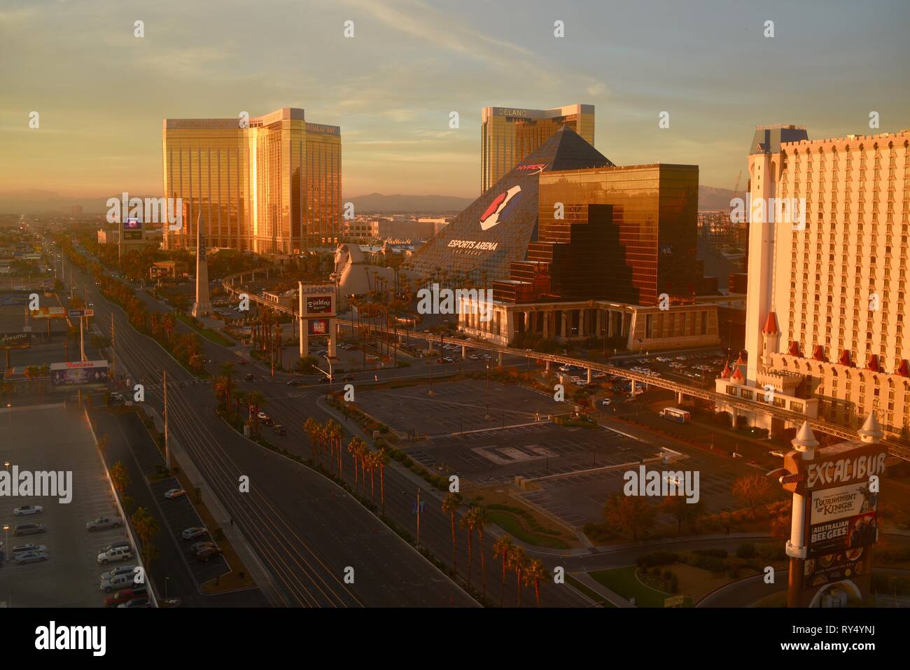 Antenne golden Sunrise am Las Vegas Strip in der Nähe von Luxor