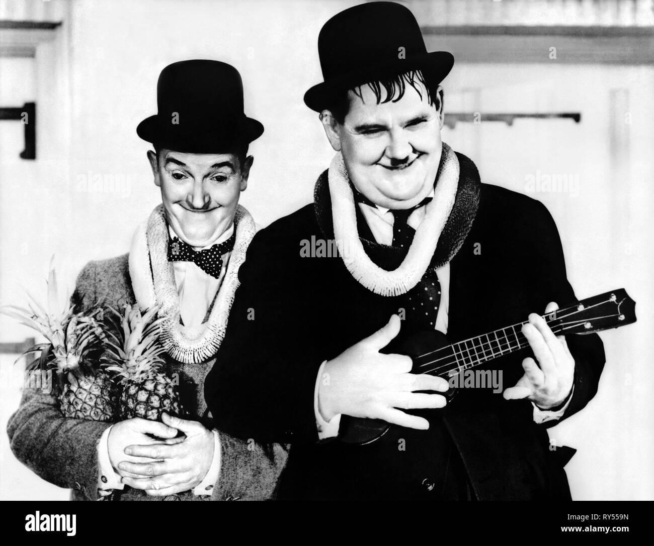 Oliver hardy stan laurel laurel Schwarzweiß-Stockfotos und -bilder - Seite  2 - Alamy