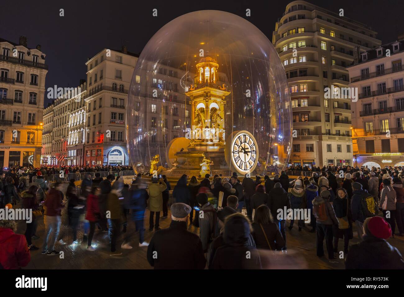 Frankreich, Rhone, Lyon, historische Stätte als Weltkulturerbe von der UNESCO, Presqu'ile, die Fete des Lumieres (Festival), zeigen Goldene Stunden von Jacques Rivalen auf der Fassade der Platz Jacobins Stockfoto