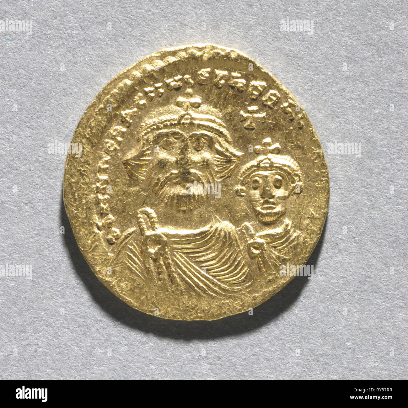 Solidus mit Heraclius und Heraclius seinen Sohn Konstantin (Vorderseite), C. 616-625. Byzanz, 7. Gold, Durchmesser: 2 cm (13/16-in Stockfoto