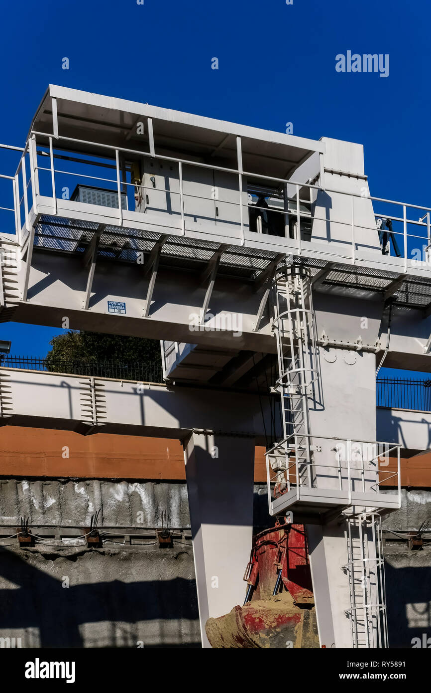 Bagger auf der Baustelle arbeitet für C Line, die neue dritte U-Bahn, U-Bahn, U-Bahn-Linie. Rom, Italien, Europa, Europäische Union, EU. Stockfoto