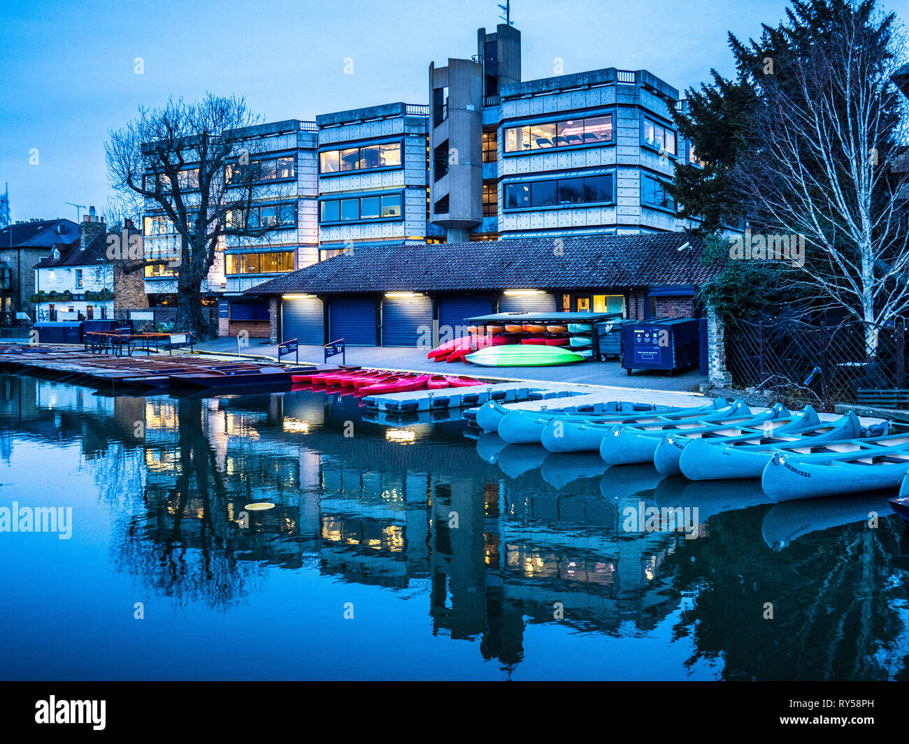 Cambridge University Center - das Brutalist Art Center ist ein sozialer Raum für Studierende, Mitarbeiter, Alumni und ihre Gäste. Gebaut 1967 HKPA. Stockfoto