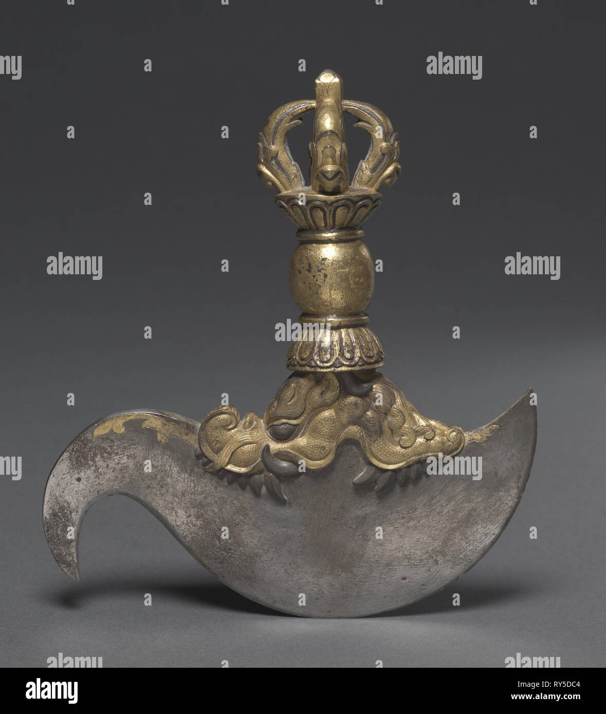 Ritual Häutungsmesser, C. 1407-1410. Sino, Derge Schule, Yongle Periode (1403-1427). Legierung mit Gold und Silber inlay; insgesamt: 17.4 cm (6 7/8 in Stockfoto