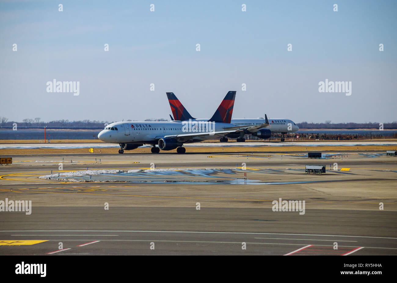 FEB 14, 2019 JFK NEW YORK, USA: Turbine eines modernen Verkehrsflugzeugs Passagierflugzeug Stockfoto